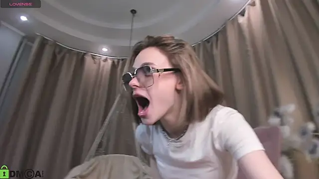 Naomi   Rias online show from October 25, 2025, 1:02 am