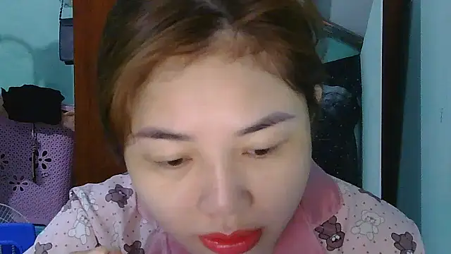 Snapshot of Uhem112 chatting on October 25, 2025, 1:35 am Uhem112 online show from October 25, 2025, 1:35 am