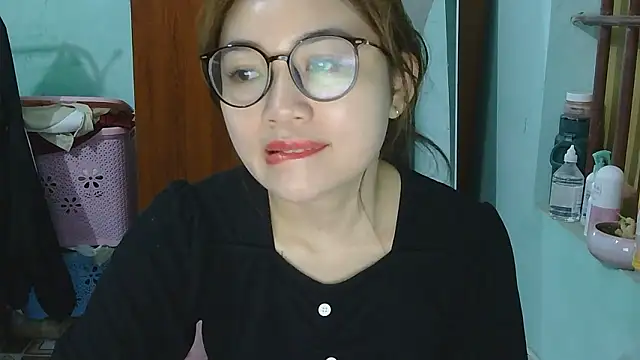 Snapshot of Uhem112 chatting on November 1, 2025, 1:29 am Uhem112 online show from November 1, 2025, 1:29 am