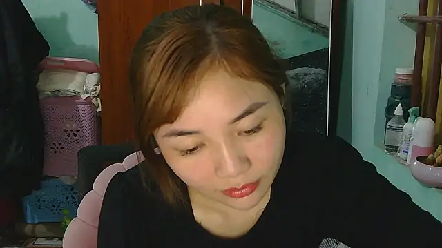 Snapshot of Uhem112 chatting on November 11, 2025, 1:44 pm Uhem112 online show from November 11, 2025, 1:44 pm