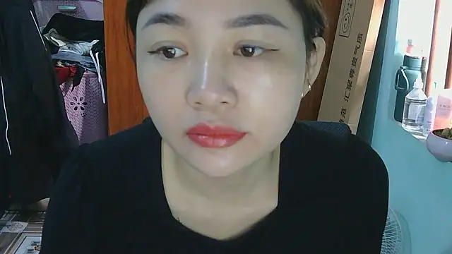 Snapshot of Uhem112 chatting on November 23, 2025, 2:55 am Uhem112 online show from November 23, 2025, 2:55 am