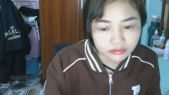 Snapshot of Uhem112 chatting on November 24, 2025, 1:11 pm Uhem112 online show from November 24, 2025, 1:11 pm