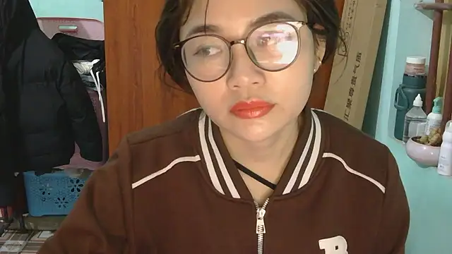 Snapshot of Uhem112 chatting on November 25, 2025, 1:16 am Uhem112 online show from November 25, 2025, 1:16 am