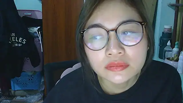 Snapshot of Uhem112 chatting on November 25, 2025, 1:22 pm Uhem112 online show from November 25, 2025, 1:22 pm