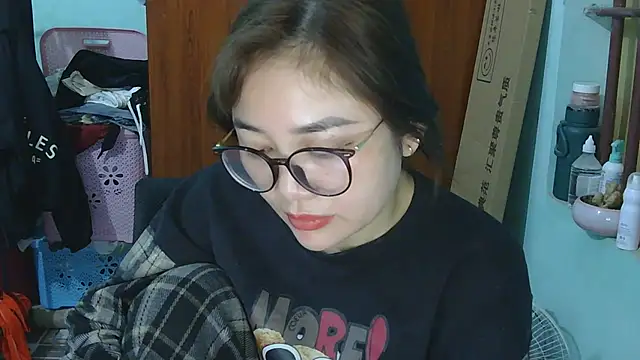 Snapshot of Uhem112 chatting on November 26, 2025, 1:28 am Uhem112 online show from November 26, 2025, 1:28 am