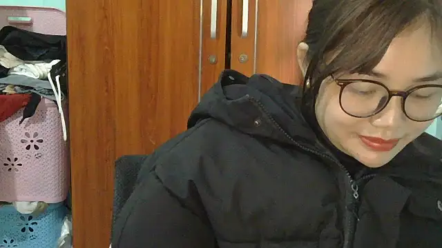 Snapshot of Uhem112 chatting on November 27, 2025, 3:30 am Uhem112 online show from November 27, 2025, 3:30 am