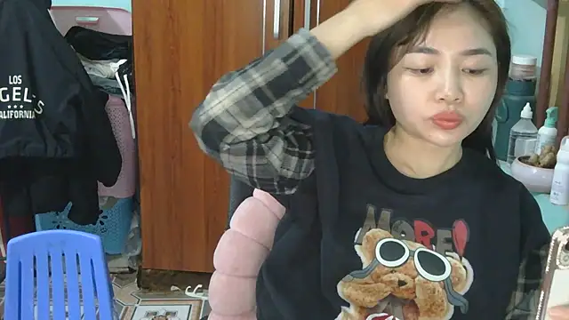 Snapshot of Uhem112 chatting on November 28, 2025, 12:52 pm Uhem112 online show from November 28, 2025, 12:52 pm