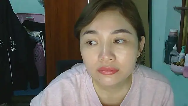 Snapshot of Uhem112 chatting on November 29, 2025, 2:20 pm Uhem112 online show from November 29, 2025, 2:20 pm