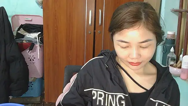 Snapshot of Uhem112 chatting on December 3, 2025, 12:51 am Uhem112 online show from December 3, 2025, 12:51 am