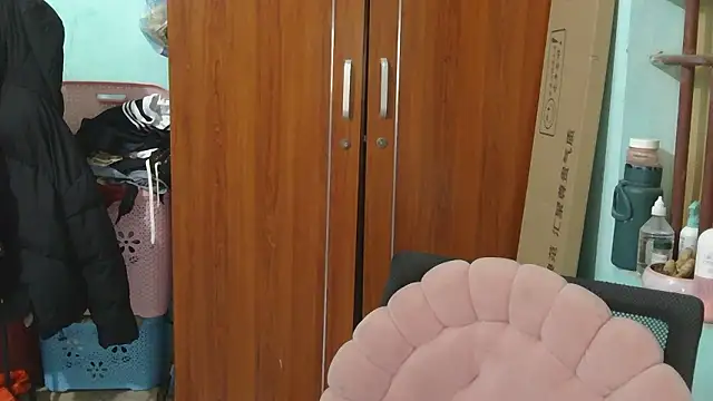 Snapshot of Uhem112 chatting on December 4, 2025, 1:04 am Uhem112 online show from December 4, 2025, 1:04 am