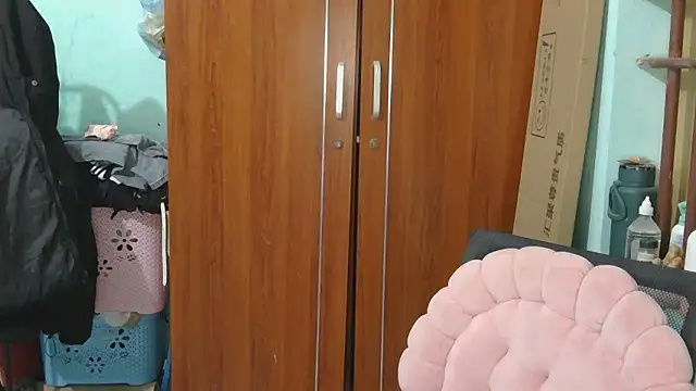 Snapshot of Uhem112 chatting on December 14, 2025, 1:44 am Uhem112 online show from December 14, 2025, 1:44 am