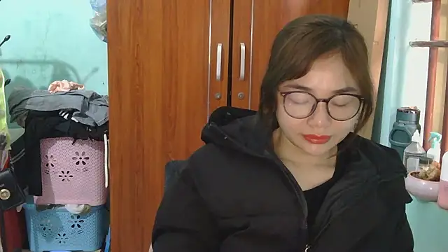 Snapshot of Uhem112 chatting on December 16, 2025, 12:37 am Uhem112 online show from December 16, 2025, 12:37 am