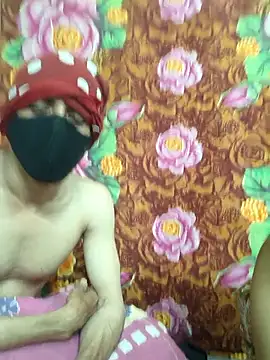 Snapshot of Seducing_couple chatting on November 4, 2025, 1:21 pm Seducing couple online show from November 4, 2025, 1:21 pm