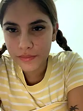 MiiluRosse online show from November 13, 2025, 1:26 am