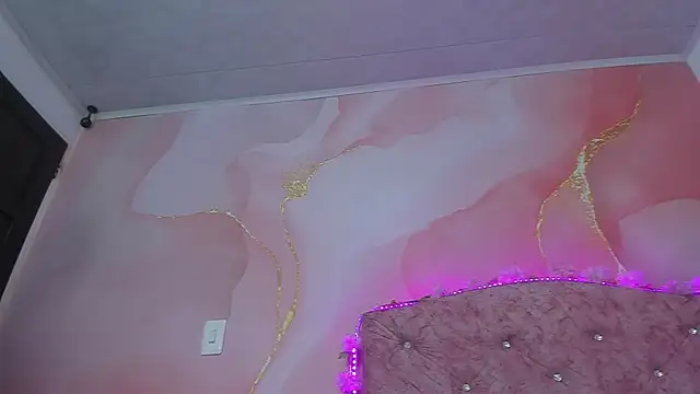 violet taylor  online show from November 20, 2025, 2:12 am