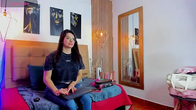  samanthaa foxx online show from November 6, 2025, 10:49 am