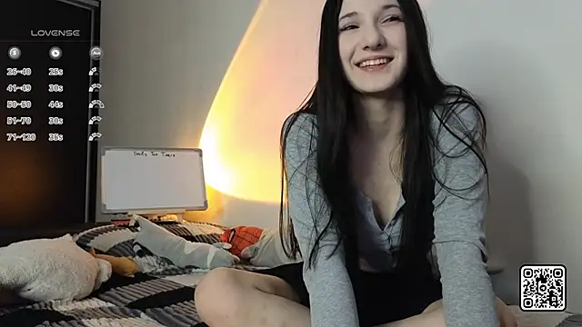 OdelynBagge online show from November 8, 2025, 5:01 pm