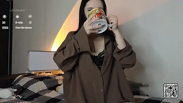 OdelynBagge online show from November 14, 2025, 5:11 pm