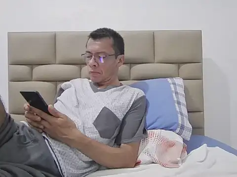 skinnylatino51 online show from November 6, 2025, 12:00 am