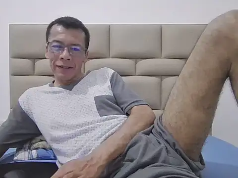 skinnylatino51 online show from November 15, 2025, 12:19 am