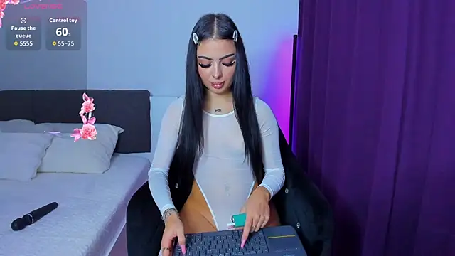 Snapshot of AshleyEttheenn chatting on October 7, 2025, 6:27 pm AshleyEttheenn online show from October 7, 2025, 6:27 pm