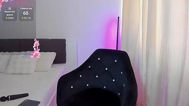 Snapshot of AshleyEttheenn chatting on October 12, 2025, 11:53 am AshleyEttheenn online show from October 12, 2025, 11:53 am