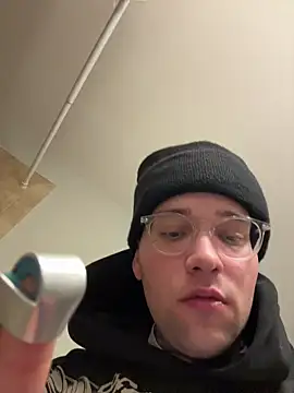 Snapshot of robin_bones chatting on November 11, 2025, 3:28 am robin bones online show from November 11, 2025, 3:28 am