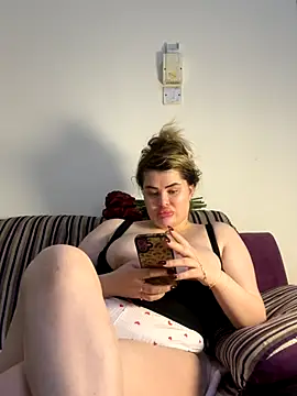 aydabella7777 online show from December 18, 2025, 4:35 pm