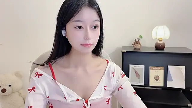 Snapshot of Onechestnut chatting on October 15, 2025, 1:28 am Onechestnut online show from October 15, 2025, 1:28 am