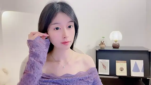 Onechestnut online show from November 30, 2025, 5:55 am