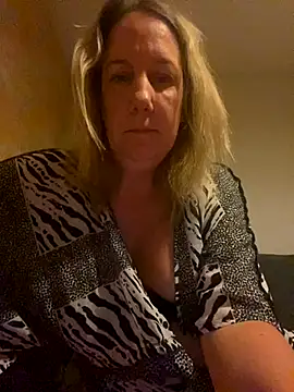 Snapshot of X-Victoria-X chatting on September 12, 2025, 4:12 am X-Victoria-X online show from September 12, 2025, 4:12 am