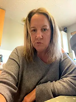 Snapshot of X-Victoria-X chatting on October 4, 2025, 3:54 pm X-Victoria-X online show from October 4, 2025, 3:54 pm