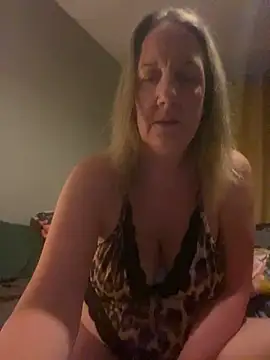 Snapshot of X-Victoria-X chatting on November 3, 2025, 5:20 am X-Victoria-X online show from November 3, 2025, 5:20 am