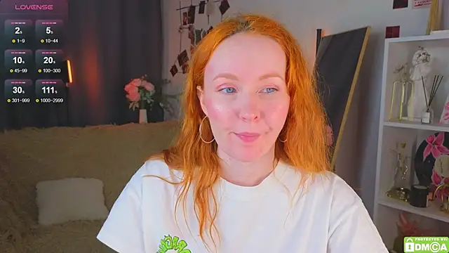 JoyceJones online show from December 1, 2025, 8:36 pm