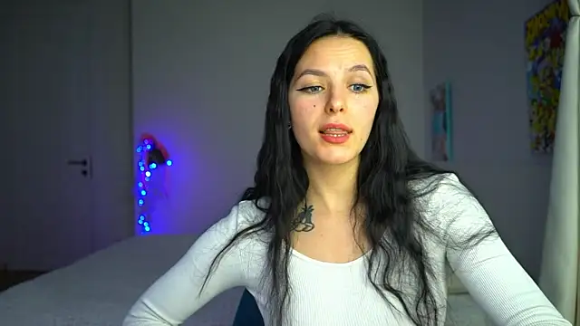 EwelynScott online show from December 15, 2025, 1:37 pm