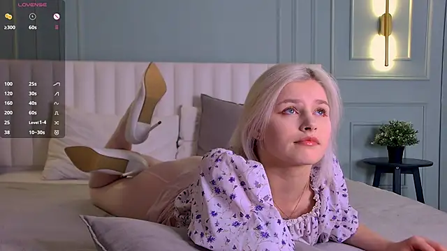 Snapshot of SandyShayes chatting on December 4, 2025, 5:50 am SandyShayes online show from December 4, 2025, 5:50 am