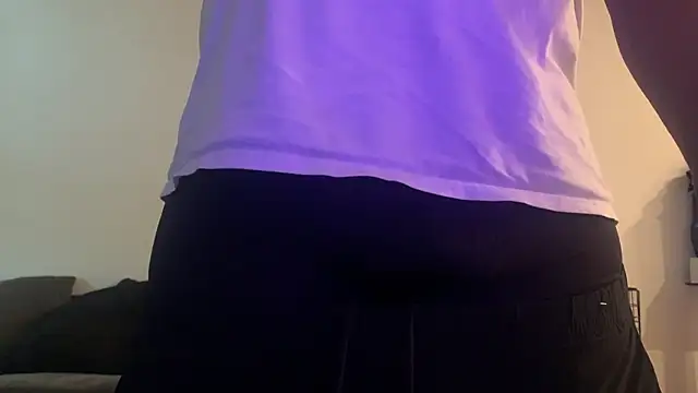 Snapshot of sneakdalink chatting on November 15, 2025, 3:52 pm sneakdalink online show from November 15, 2025, 3:52 pm