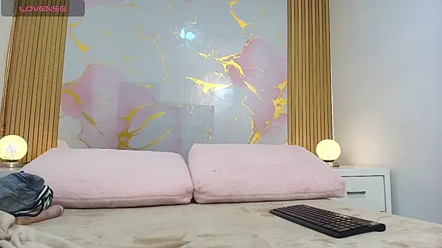 Snapshot of JulietaMills chatting on November 7, 2025, 7:36 pm JulietaMills online show from November 7, 2025, 7:36 pm