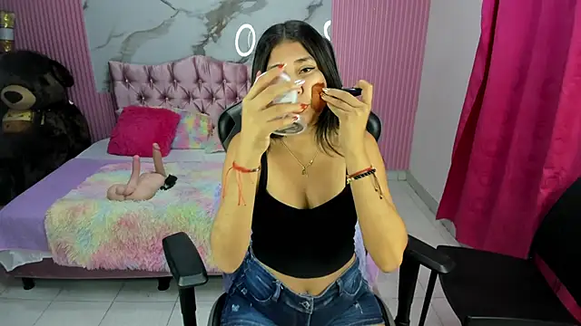 Mindy 19 online show from November 30, 2025, 10:52 am