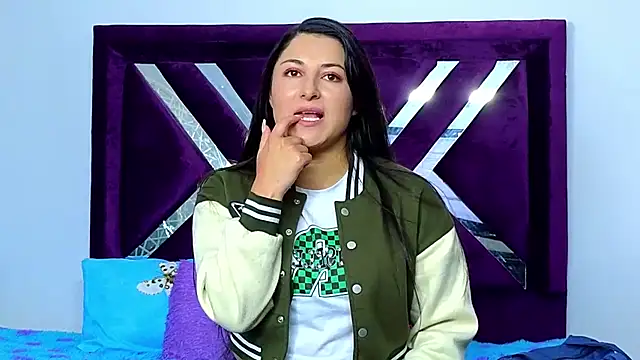 cuteeimy online show from November 28, 2025, 7:05 pm