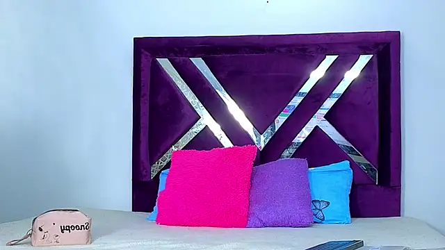 cuteeimy online show from November 29, 2025, 7:39 pm