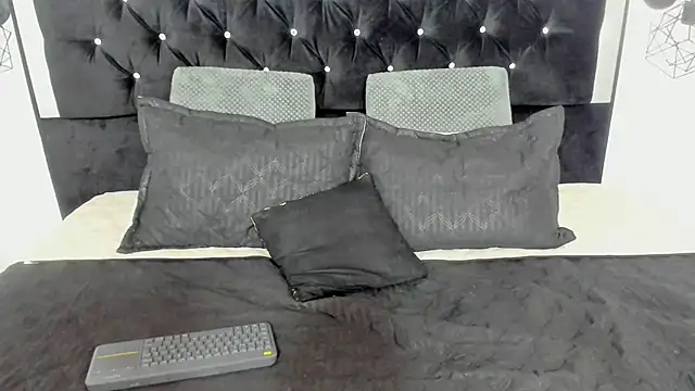 Snapshot of Sebas_cat chatting on October 19, 2025, 9:59 pm Sebas cat online show from October 19, 2025, 9:59 pm