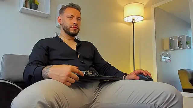 Snapshot of DIMITRI_MASTEER chatting on November 17, 2025, 9:53 pm DIMITRI MASTEER online show from November 17, 2025, 9:53 pm