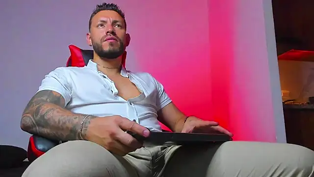 Snapshot of DIMITRI_MASTEER chatting on December 21, 2025, 4:30 am DIMITRI MASTEER online show from December 21, 2025, 4:30 am