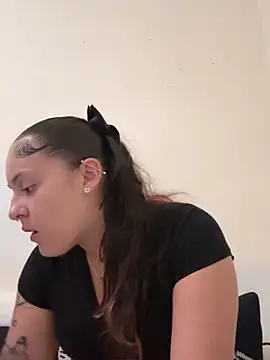 Snapshot of babykalirose chatting on October 31, 2025, 4:02 am babykalirose online show from October 31, 2025, 4:02 am