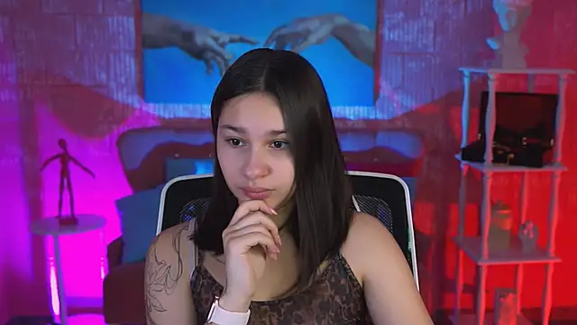 KimClarks  online show from November 8, 2025, 12:27 pm