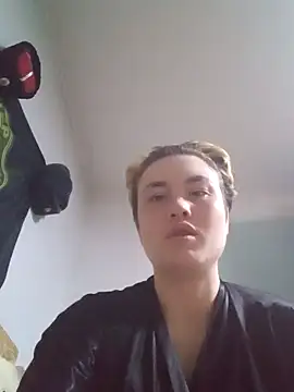 MoonIrene online show from October 30, 2025, 3:57 pm