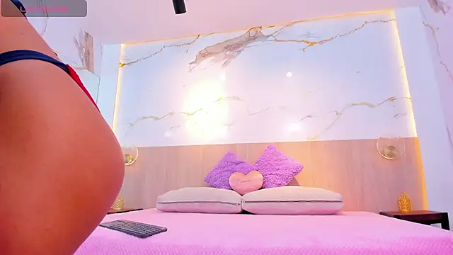 Snapshot of susan_elliot chatting on September 25, 2025, 2:10 pm susan elliot online show from September 25, 2025, 2:10 pm