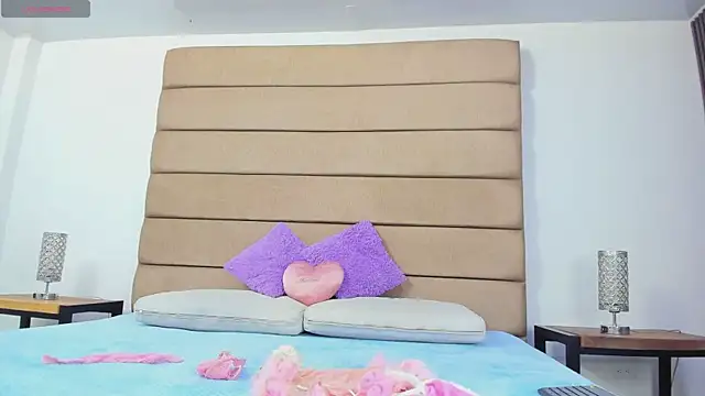 Snapshot of susan_elliot chatting on October 14, 2025, 8:31 pm susan elliot online show from October 14, 2025, 8:31 pm