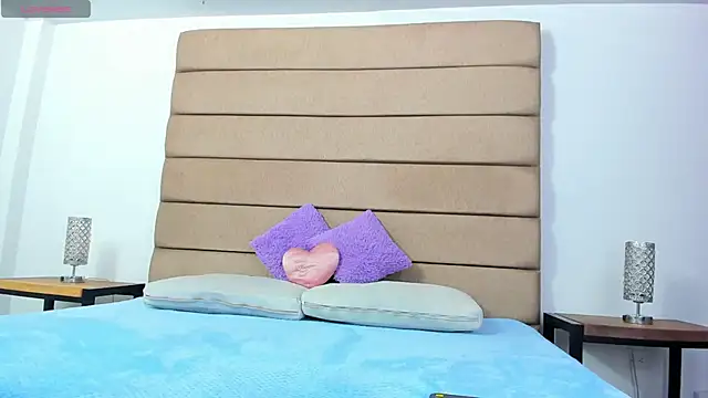 Snapshot of susan_elliot chatting on October 24, 2025, 7:54 pm susan elliot online show from October 24, 2025, 7:54 pm